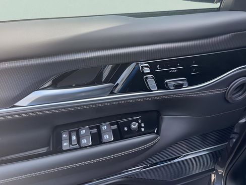 New 2026 Jeep Grand Wagoneer Summit w/ Premium Group III AWD/4WD image 22