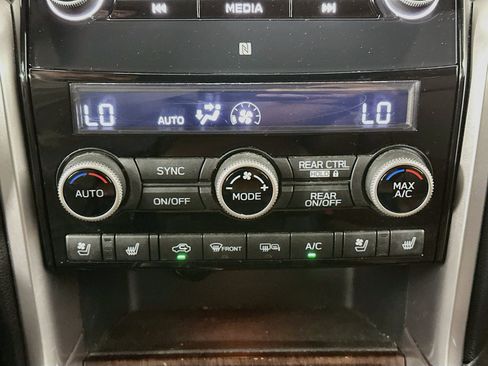 Used 2019 Subaru Ascent Touring AWD/4WD image 23
