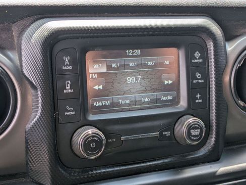 Used 2019 Jeep Wrangler Sport AWD/4WD image 13