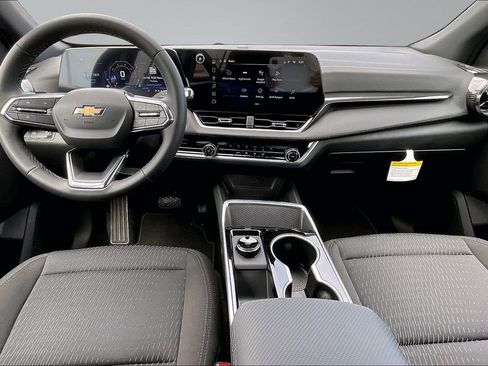 New 2026 Chevrolet Equinox LT w/ Safety and Technology Package FWD image 5