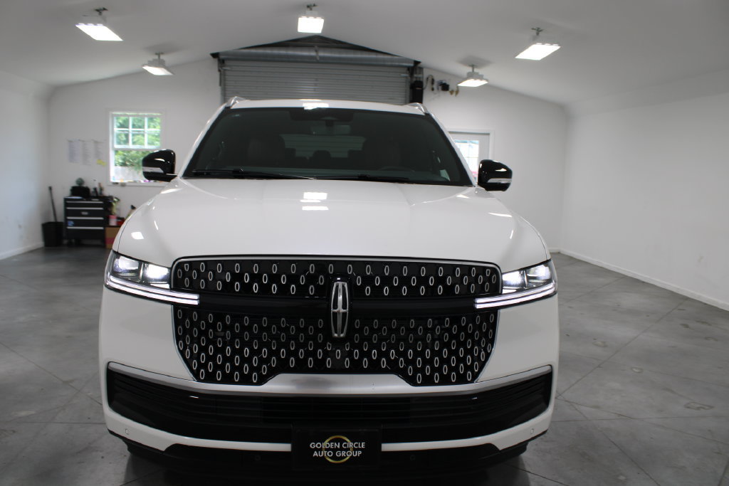 New 2027 Lincoln Navigator Reserve AWD/4WD image 2