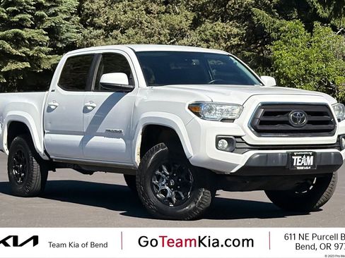 Used 2020 Toyota Tacoma SR5 AWD/4WD image 1