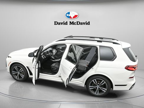 Used 2024 BMW X7 xDrive40i w/ M Sport Package image 9