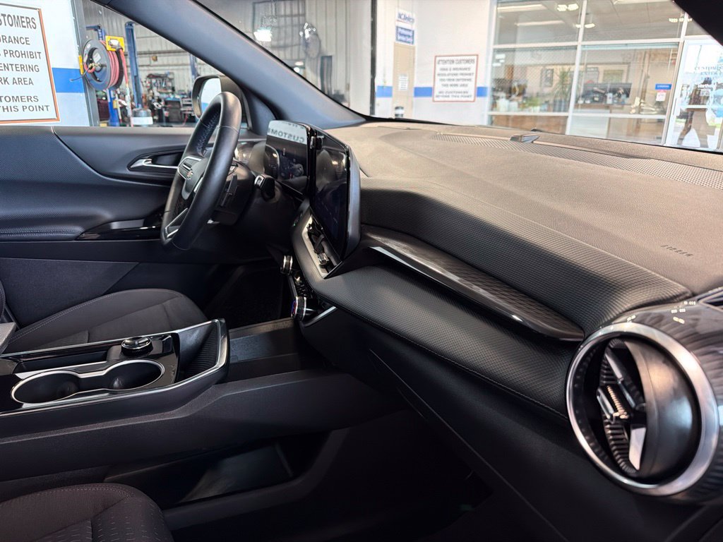 Used 2026 Chevrolet Equinox LT AWD/4WD image 32