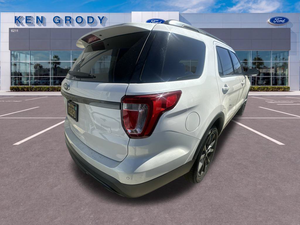 Used 2017 Ford Explorer XLT w/ Equipment Group 202A FWD image 7