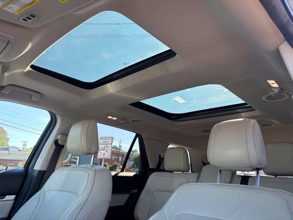 Used 2019 Ford Explorer Limited w/ Limited Luxury Package FWD image 35