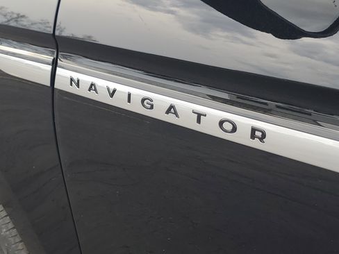 New 2026 Lincoln Navigator L Reserve AWD/4WD image 7