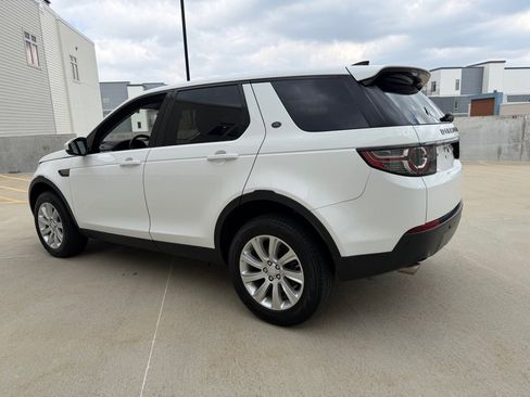 Used 2019 Land Rover Discovery Sport SE image 5