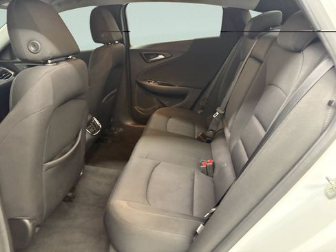 Used 2018 Chevrolet Malibu LT FWD image 12