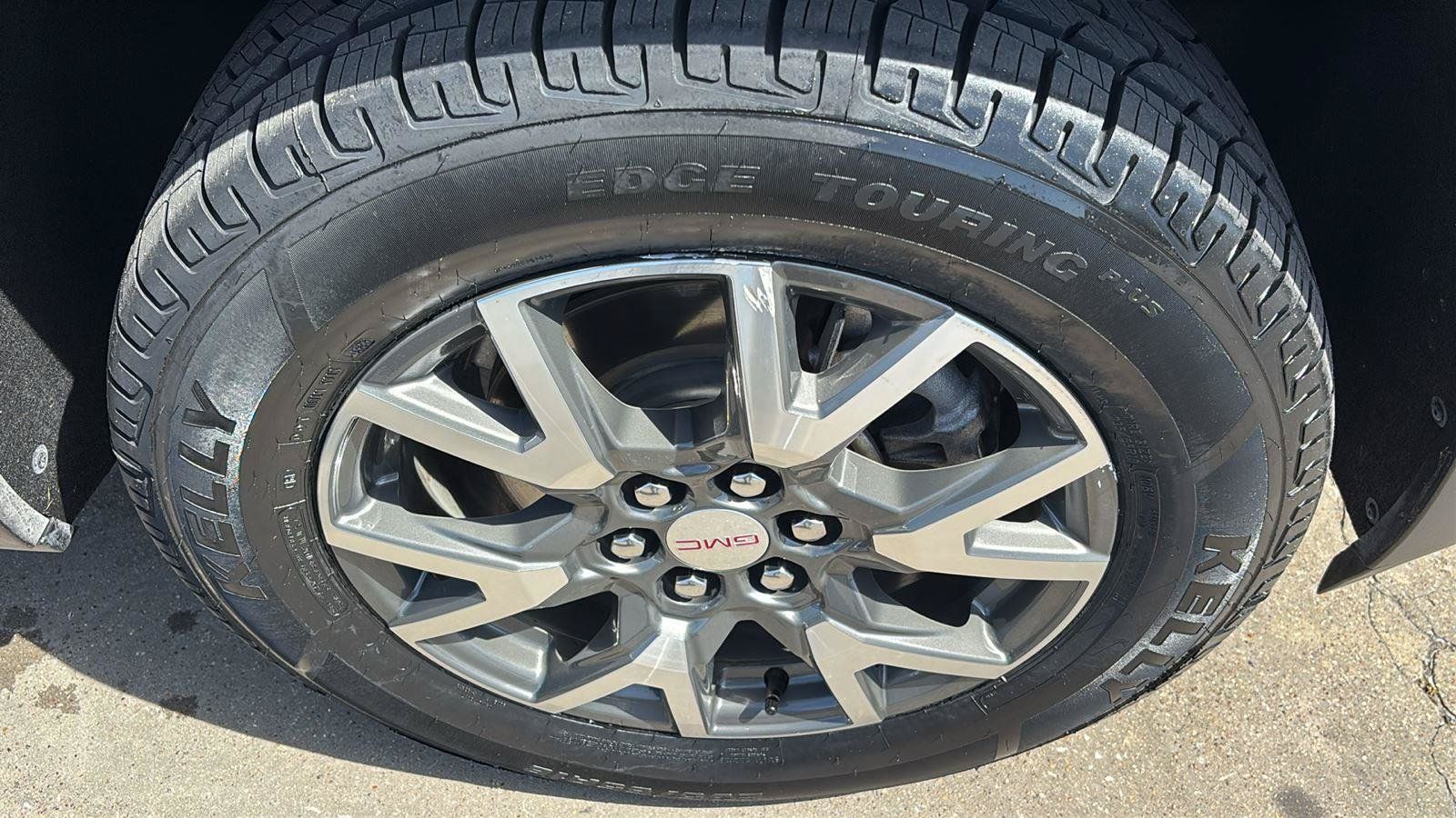 Certified 2023 GMC Acadia SLE w/ Driver Convenience Package FWD image 9