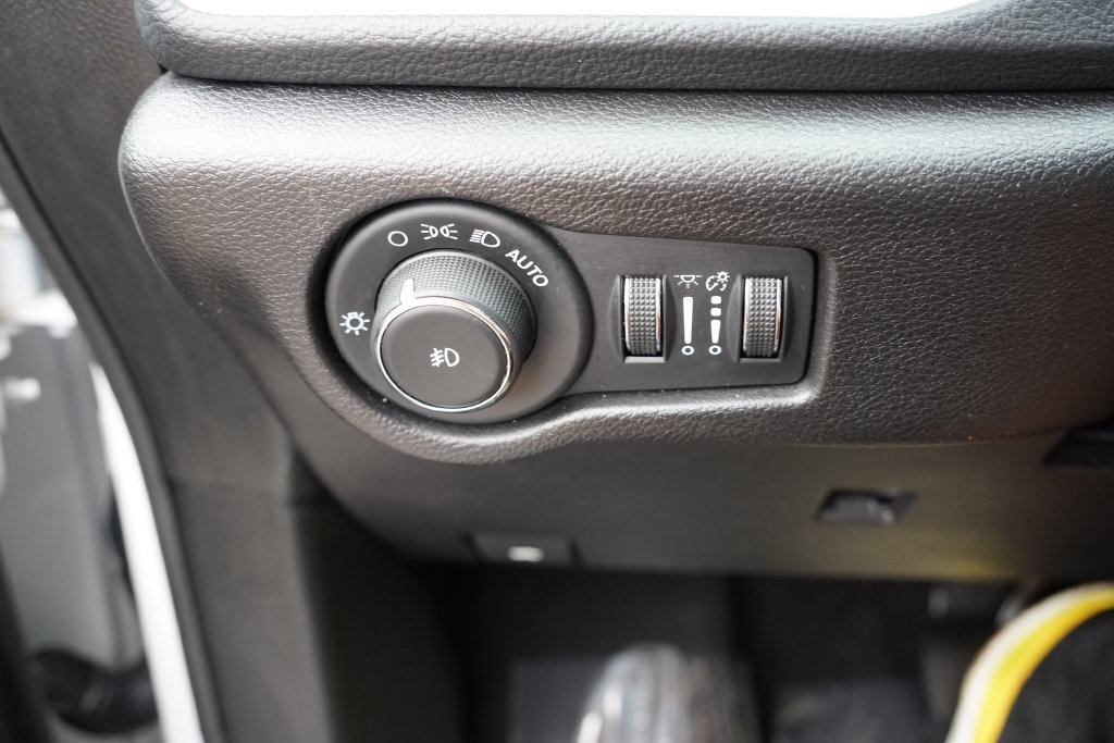 Used 2024 Chrysler Pacifica Limited FWD image 28