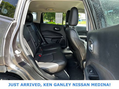 Used 2018 Jeep Compass Latitude w/ Popular Equipment Group AWD/4WD image 18