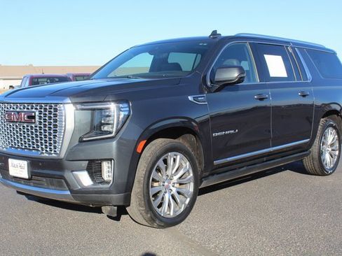 Used 2022 GMC Yukon XL Denali w/ Denali Premium Package image 11