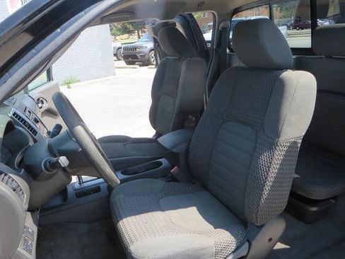 Used 2010 Nissan Frontier SE w/ SE Value Truck Pkg AWD/4WD image 11