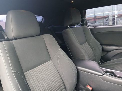 Used 2016 Dodge Challenger SXT RWD image 11