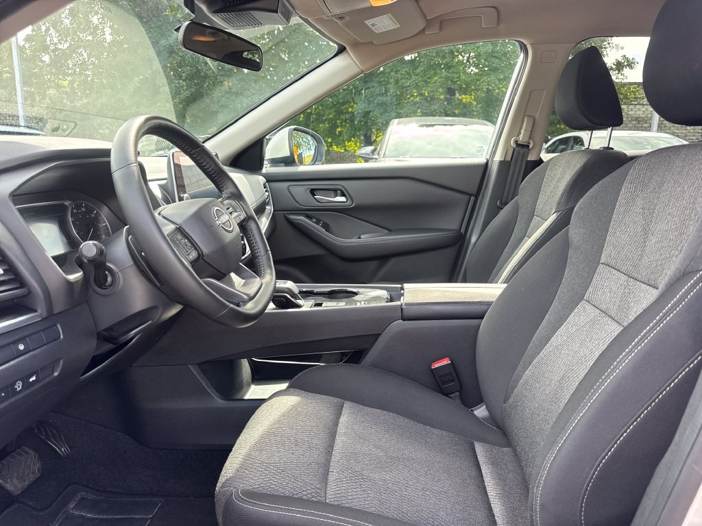 Used 2025 Nissan Rogue SV FWD image 13