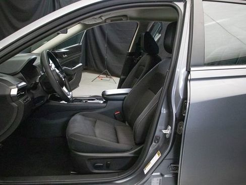 Used 2024 Nissan Altima 2.5 SV FWD image 25