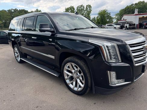 Used 2017 Cadillac Escalade ESV Platinum AWD/4WD image 12