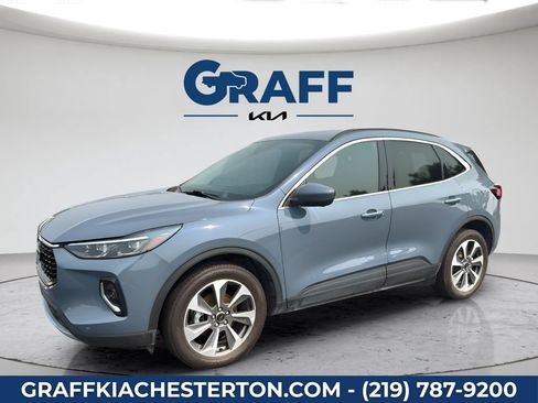 Used 2023 Ford Escape Platinum AWD/4WD image 2