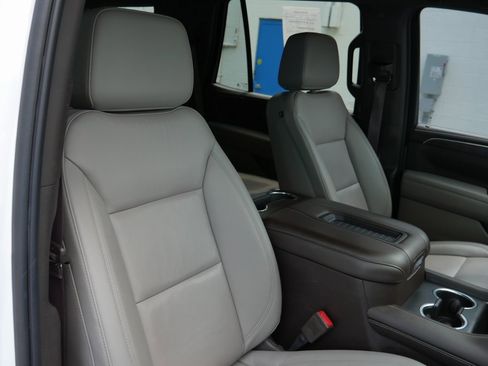 Used 2022 Chevrolet Tahoe LT w/ Luxury Package image 22