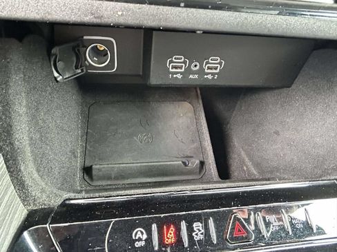 Used 2024 Jeep Wagoneer Series II w/ Flexible Seating Group RWD image 18