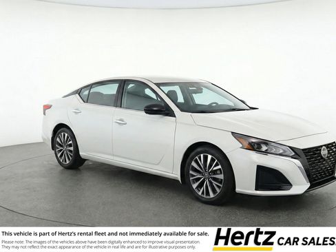 Used 2025 Nissan Altima 2.5 SV image 1