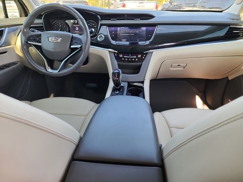 Used 2020 Cadillac XT6 Premium Luxury image 12