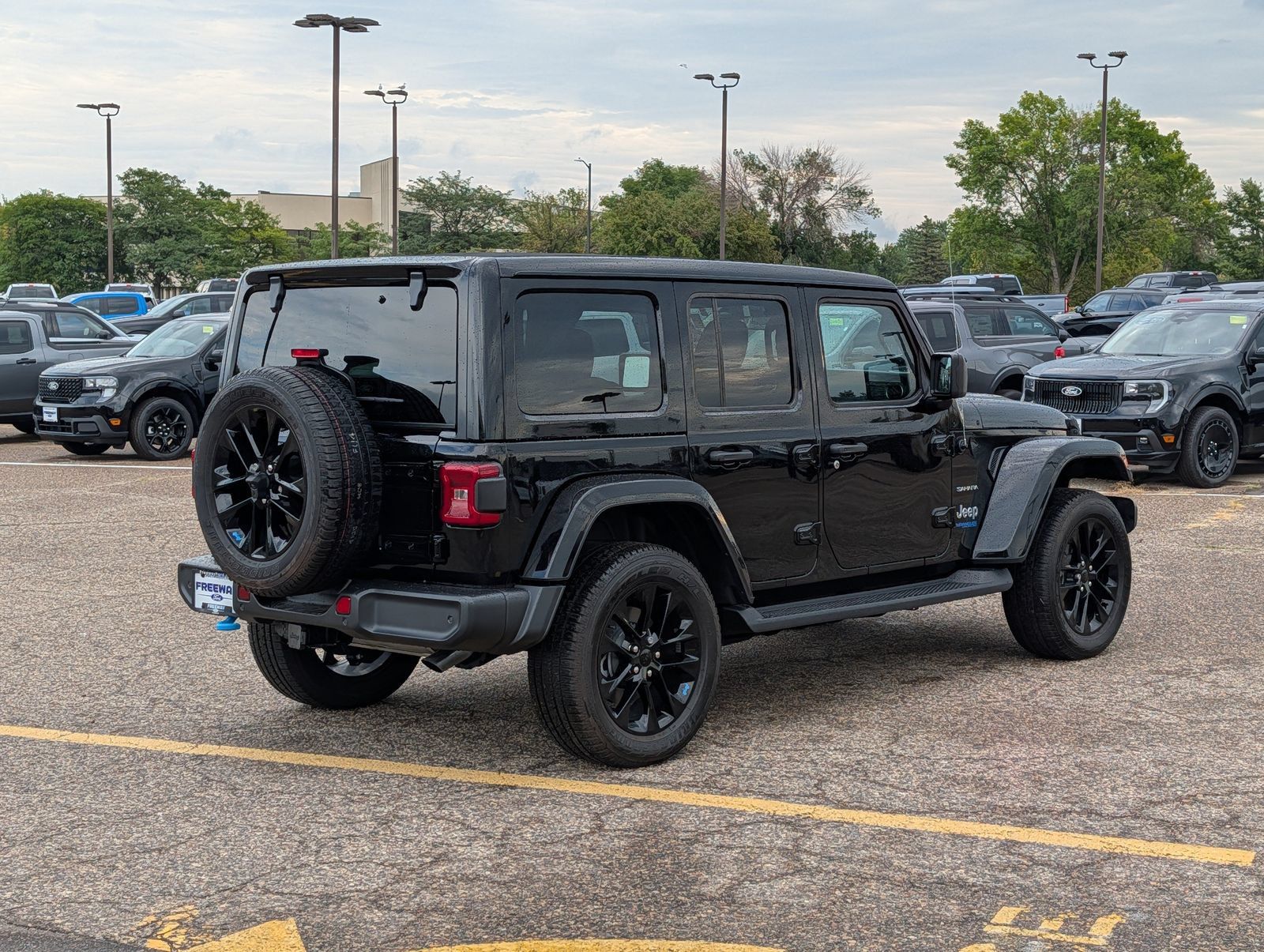 Used 2022 Jeep Wrangler Unlimited Sahara w/ Cold Weather Group AWD/4WD image 6