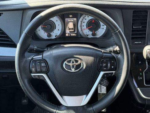 Certified 2020 Toyota Sienna SE image 10