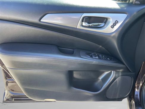 Used 2019 Nissan Pathfinder SL image 22