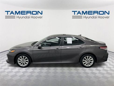 Used 2020 Toyota Camry LE image 2