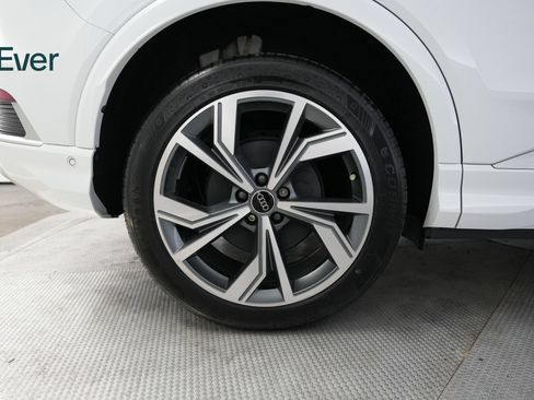 Used 2024 Audi Q4 e-tron Prestige AWD/4WD image 22