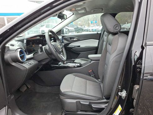 Used 2025 Chevrolet Trax LT w/ Driver Confidence Package image 13