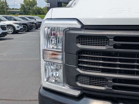Used 2024 Ford F250 XL AWD/4WD image 9