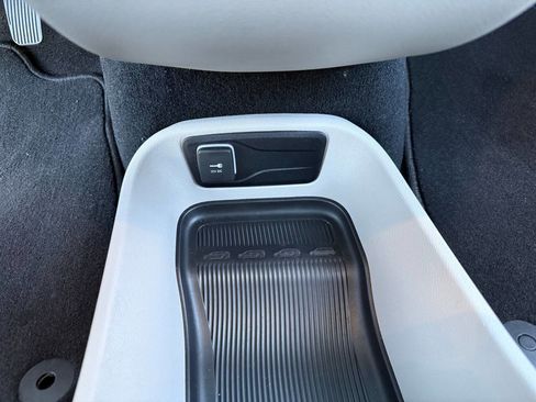 Used 2023 Chrysler Pacifica Touring-L image 22