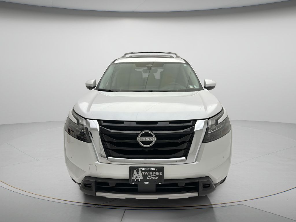 Used 2025 Nissan Pathfinder Platinum AWD/4WD image 2