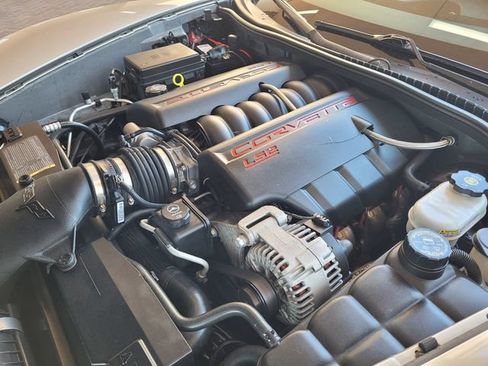Used 2005 Chevrolet Corvette Coupe w/ Preferred Equipment Group RWD image 31