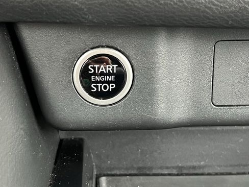 Used 2023 Nissan Rogue SV image 11