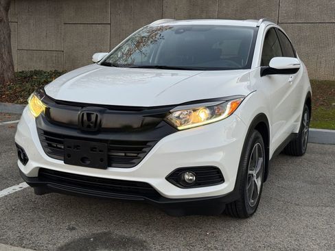 Used 2021 Honda HR-V EX image 3