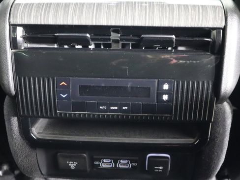 Used 2022 Jeep Wagoneer Series II image 15