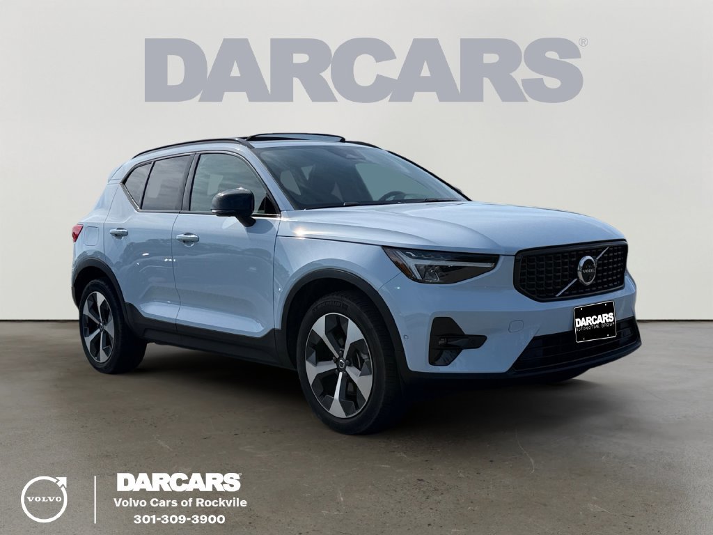 Certified 2024 Volvo XC40 B5 Plus AWD/4WD image 1