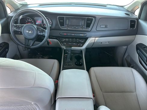 Used 2017 Kia Sedona L FWD image 11