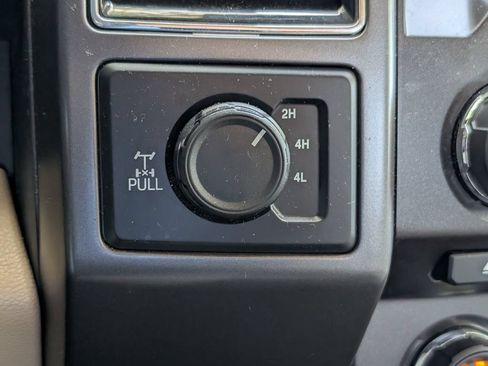 Used 2018 Ford F150 XLT w/ Equipment Group 302A Luxury AWD/4WD image 32