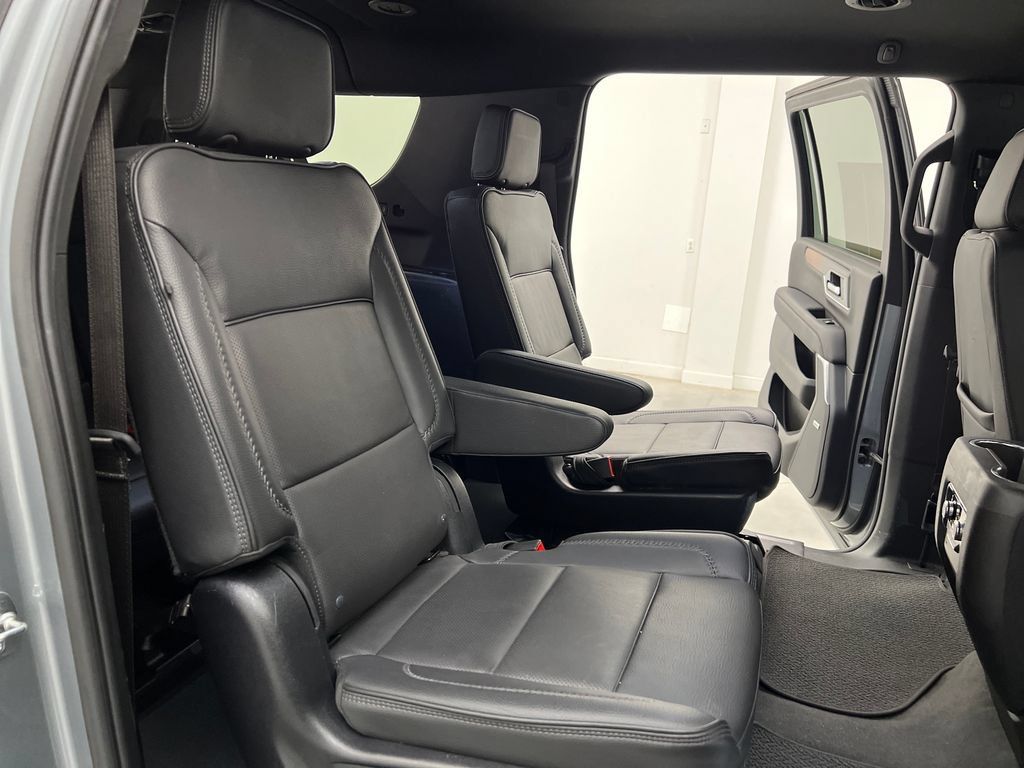 Used 2025 GMC Yukon XL Denali RWD image 23