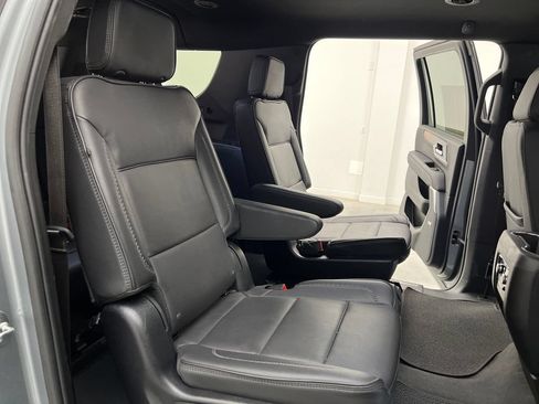 Used 2025 GMC Yukon XL Denali RWD image 23
