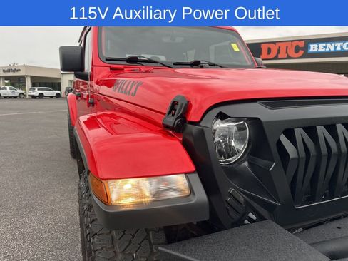 Used 2023 Jeep Gladiator Sport AWD/4WD image 10