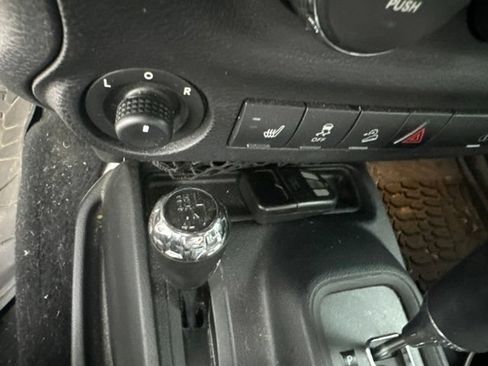 Used 2017 Jeep Wrangler Unlimited Sport AWD/4WD image 16
