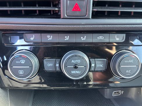 Used 2019 Volkswagen Jetta R-Line FWD image 21