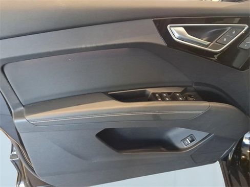 Used 2023 Audi Q4 e-tron Premium Plus w/ Premium Plus image 11