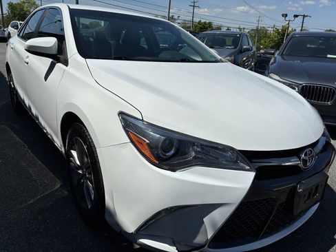 Used 2015 Toyota Camry SE FWD image 3